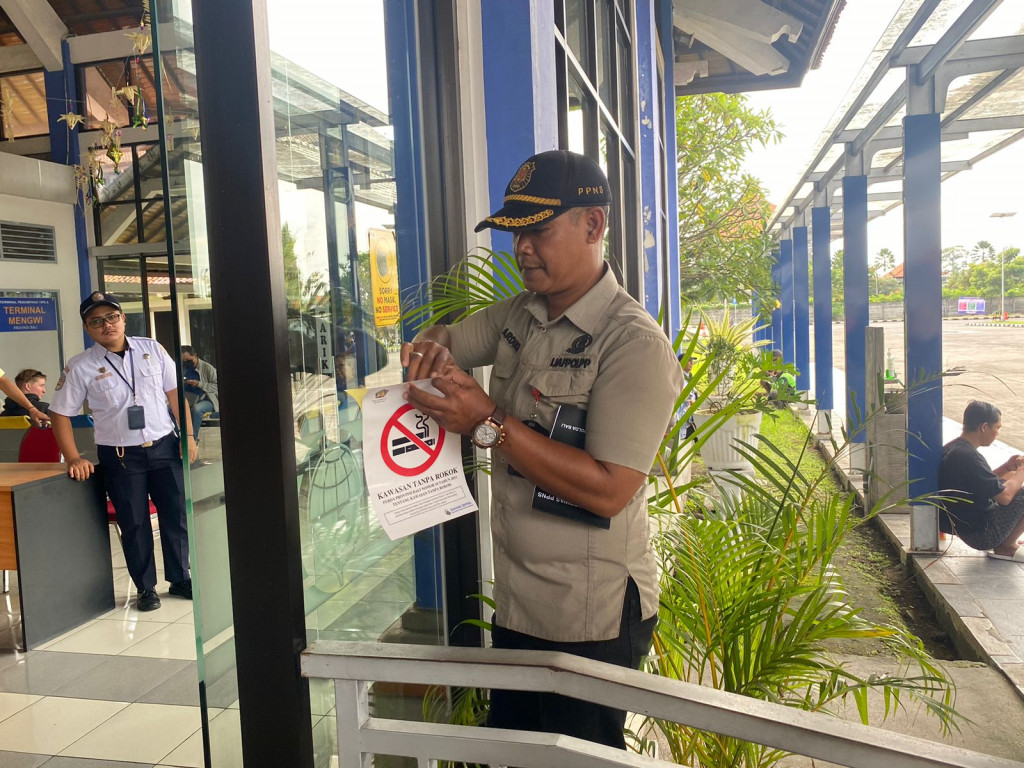 PENEGAKAN DAN PENGAWASAN KTR DI KABUPATEN BADUNG